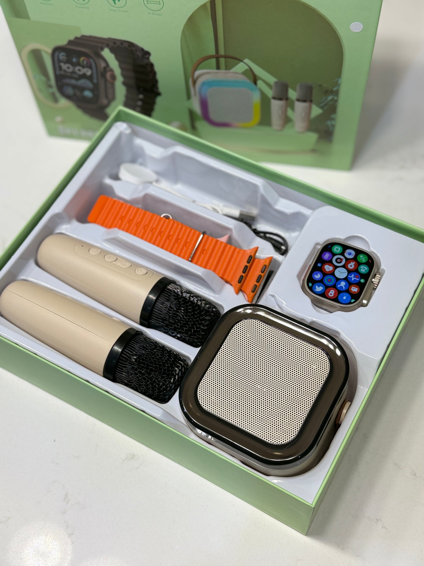 GIFT SET - SPEAKER WITH DUAL MIC + SMART WATCH WITH 6 BANDS - SuperHub